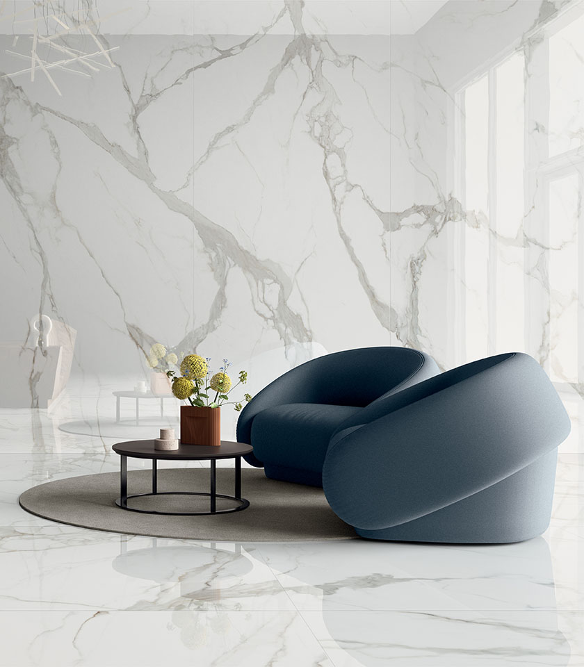 Scopri idee per un soggiorno moderno con superfici effetto marmo Lea Ceramiche, ideali per creare ambienti luminosi, eleganti e dal forte impatto scenografico.
